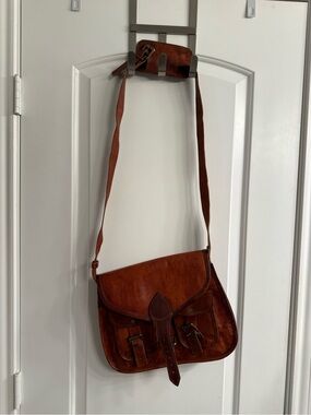 Rustic Brown Leather Messenger Bag - Classic Heritage Style